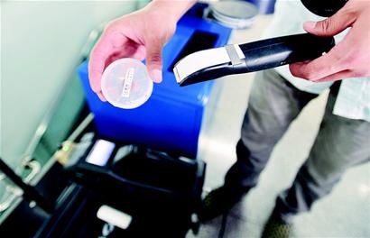 地鐵安檢升級 炸彈檢測儀“上崗”[圖]