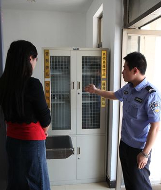 泉山法院展示安檢門檢測(cè)攔截違禁物品[圖]