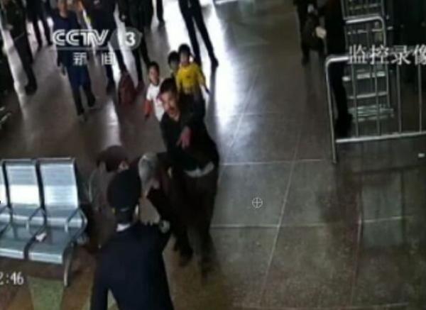 慶安槍擊案再調(diào)查：徐純合酒醉后發(fā)泄堵安檢門