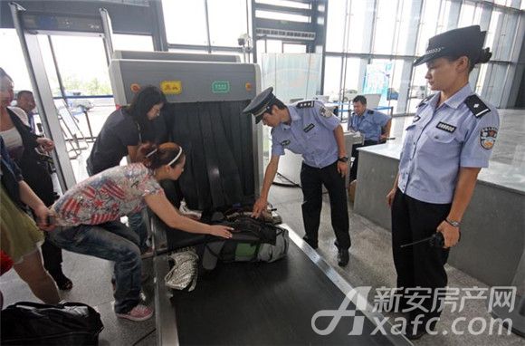 安檢門與安檢機齊上陣 銅陵北站全力做好安保工作