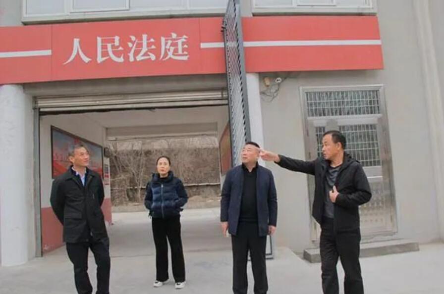 王益區(qū)法院加強安全保衛(wèi)工作 人民法庭安檢門正式投入使用.jpg