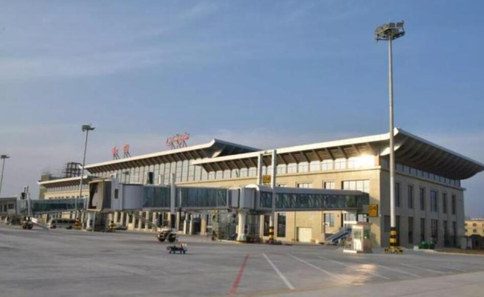 和田（于田）機(jī)場安檢門通道檢查站查獲旅客攜帶農(nóng)藥乘機(jī)事件[圖]