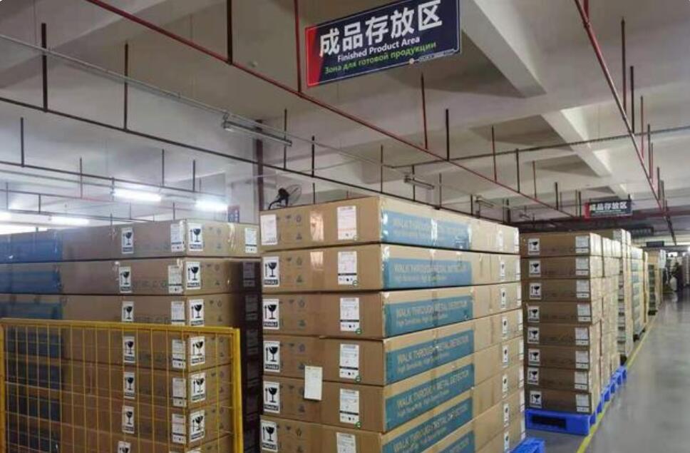 安檢門(mén)倉(cāng)庫(kù)一角的工作狀況